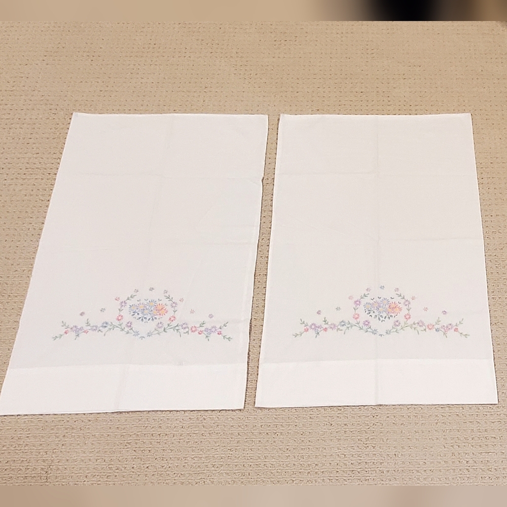 Vintage Hand Embroidered Spring Floral on White Pillowcase Set of 2, Queen, EUC